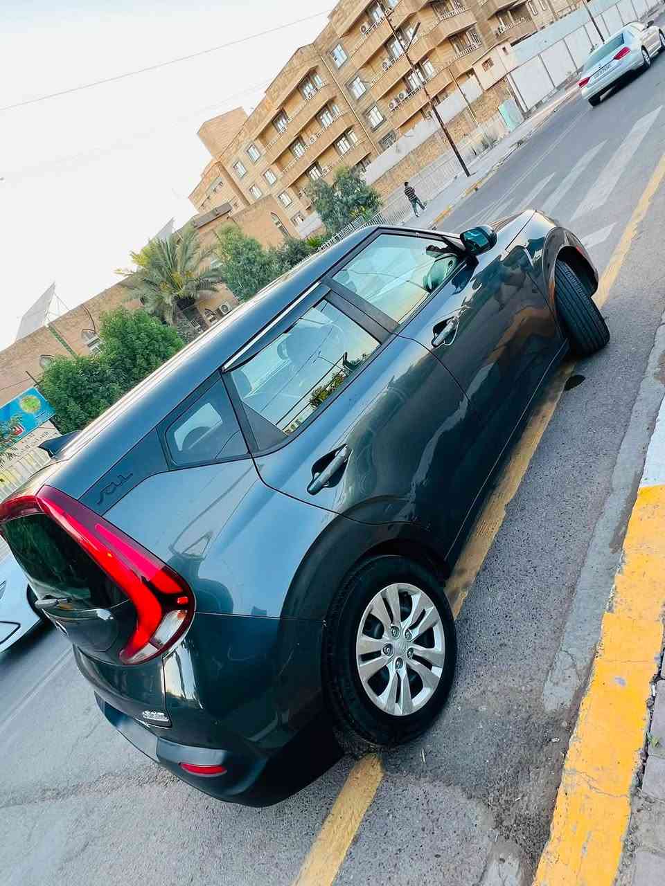 السلام عليكم كيا صول 2021 امريكي فقط دعاميه صبغ 
ماشيه 77 
صدر جديد تخم تاير جديد منضومه تبريد جديد 
رقم بغداد 
مواصفات شاشه كبيره توقف ذاتي 
ولباقي المواصفات العاديه 

بغداد الاعضميه 
رقمي *********** 
السعر 135
