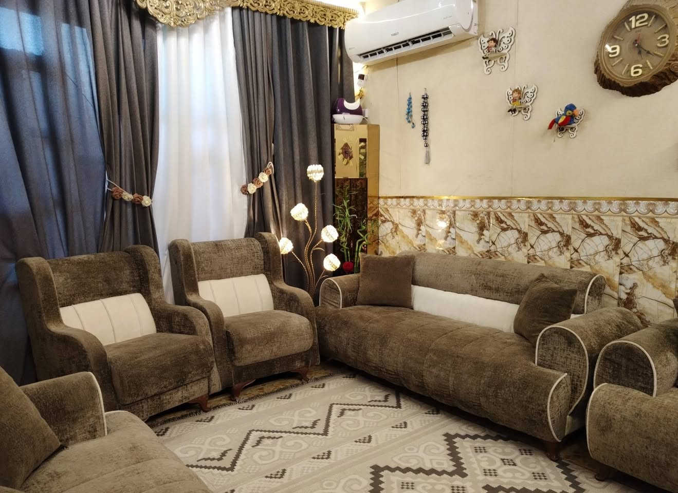 تخم تركي مودرن ١٠ مقاعد تصميم حديث موديل باندا قوي تكمة ثكيل سبرنك اسفنج طبي بلوستر ظغط سوفت قماش تركي نوع خاولي استخدام قليل اخو الجديد شخط ما بي نظافتة ١٠٠ ٪ نظيف جدا مبي اي ضرر... ٦٩٠ وبي مجال بسيط للشراي


**إذا كنت صاحب هذا الإعلان وتريد حذفه لأي سبب، رجاءا أرسل رسالة إلى الدعم الفني**