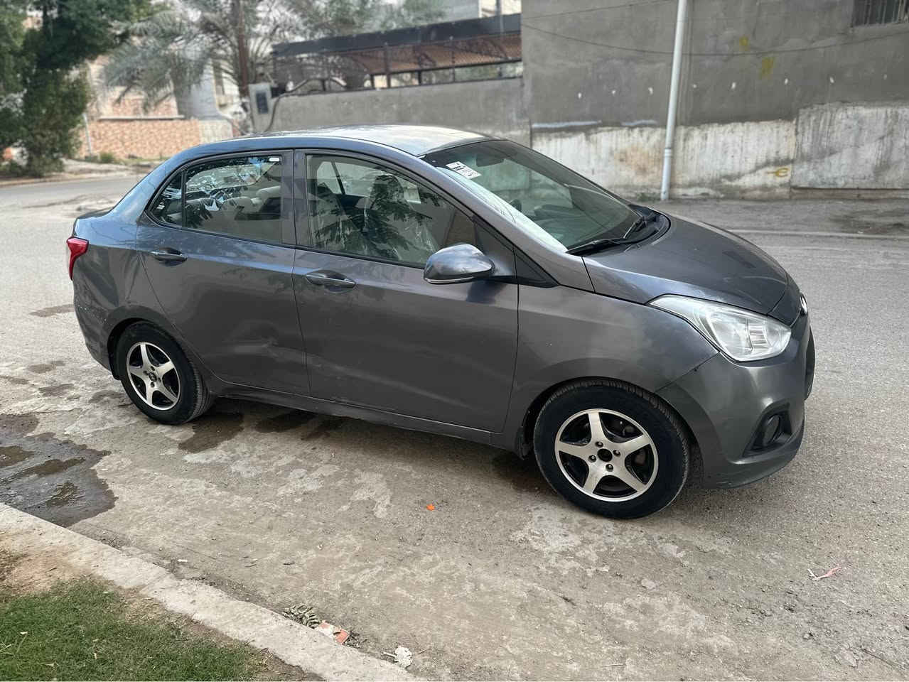 السلام عليكم 
هونداي i10 
موديل 15 
مكينة 1200
شاشة كامرة 
مري شفط اشاير بل مري 
ماشية 132الف 
السيارة كاملة من كلشي 
كير مكينة تبريد صدر كهربايات كلة مكفول
بيهة ربع الجاملغ صبغ ولبابتين بيهن مكانات بارد
*********** رقم  
مكان السيارة بغداد المشتل السعر80ورقة وبيهة مجال بغداد, العراق
