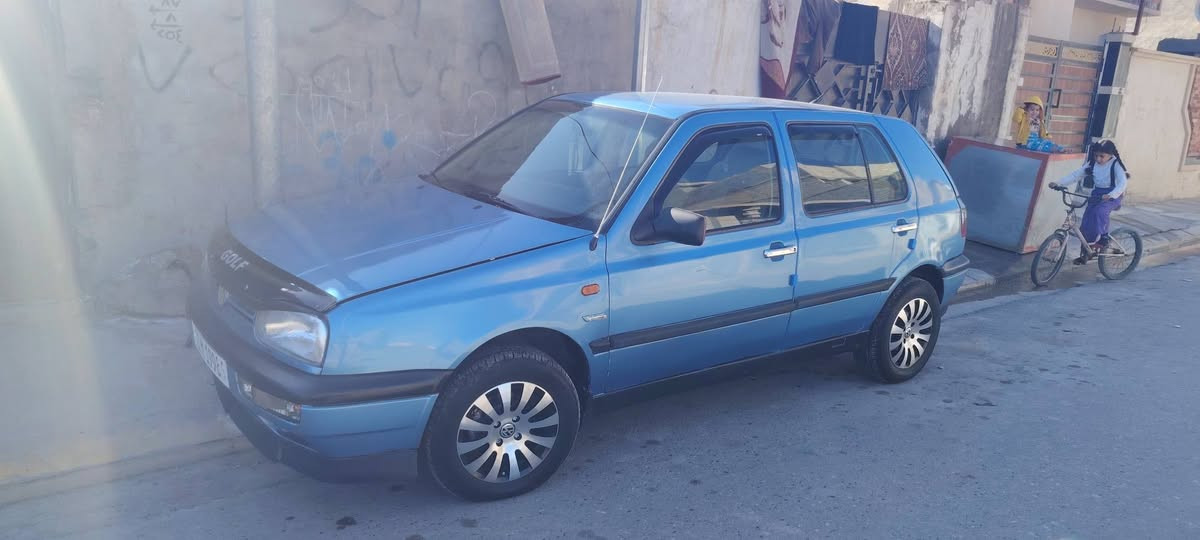 السلام عليكم كولف موديل ١٩٩٢ محرك ١٨٠٠ كير اوتماتيك السعر ٤٠ 
المكان الانبار فلوجه
***********
***********
