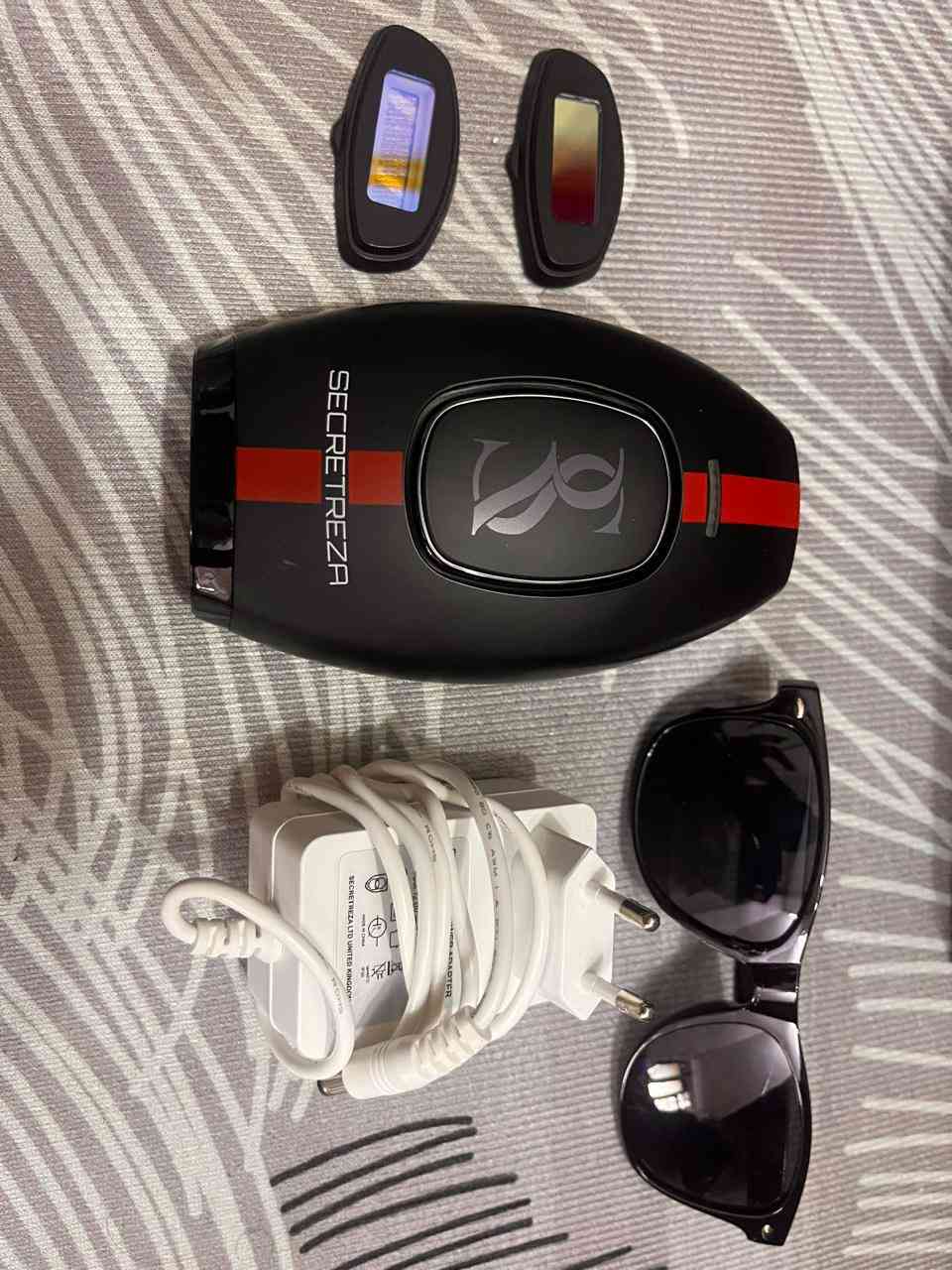 جهاز سيكريت ريزا ريد لاين
يأتي الجهاز مع 3 عدسات بميزات مختلفة : 
1-عدسة مخصصة لإزالة الشعر 
2-عدسة مخصصة، لتسكير المسامات، اعطاء النضارة، تفتيح البشرة ،ازالة الكلف، وتحفيز الكولاجين والندب
3- عدسة مخصصة للحبوب - والتجاعيد - مكافحة الشيخوخة وضمان ٥ سنوات (سنتين تبديل & ٣ سنوات صيانة)بي نظام تبريد ثلجي وصنع بريطاني ضرباته لا محدوده
اخذته 175 واريده 160 وبي مجال


**إذا كنت صاحب هذا الإعلان وتريد حذفه لأي سبب، رجاءا أرسل رسالة إلى الدعم الفني**