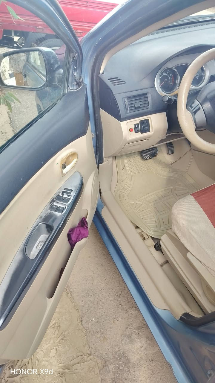 سلام عليكم سياره فولوكس للبيع كير مكينه حداديه مكفولات وتخم تاير جديد اوتاماتيك شاشه  كهربائيات كله شغاله رقم الهاتف /*********** سعر. 37 وبيه مجال
