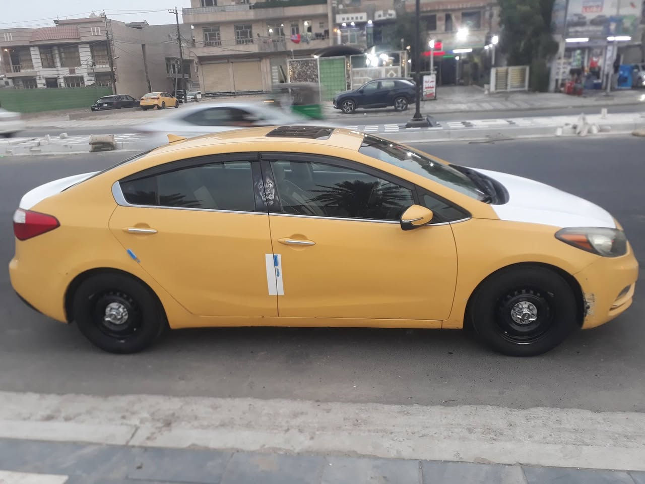 السلام عليكم ورحمة الله وبركاته 
فورتي موديل 15 فول مواصفات وارد امريكي حادث البنيد مبدل بلادي رقم بغداد نكليزي محرك 2000 جي دي اي السيارة بسمي السعر 105 رقم الهاتف ***********
