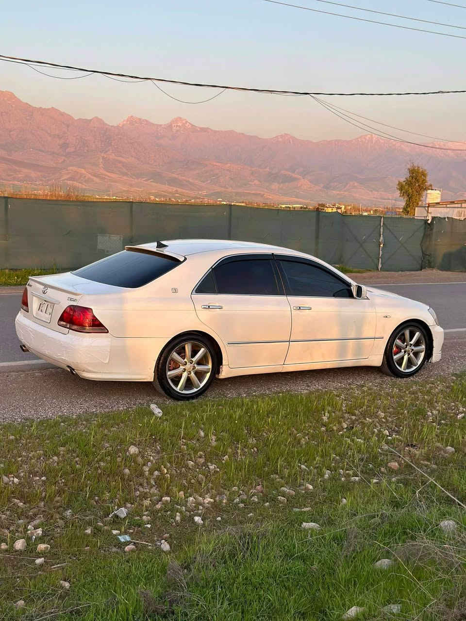 شاهینە ٢٠٠٦ 
بڕاوە سپۆرت
بێ داعمو لێ دراو
سەیارەکە زۆر پاکە 
سەخفی بۆیاخ نیەو کەڤەر گۆراو نیە 
شەنسی بەشەرت 
***********
سەید سادق السليمانية, العراق
