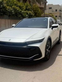 كراون موديل 2023 وارد امريكي  مرقم بغداد باسمي سياره هايبرد  لون ابيض ...