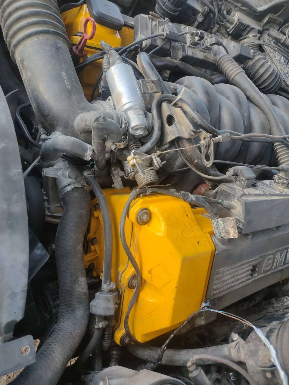 السلام عليكم اخوان طبعا هواي اكو ناس مظلومة من يصعد ال BMW ويشوف سيارة ما بيه انطلاقيه واني واحد منهم بس من اشتغلت يم هذا الرجل الشريف اتغيرت كل الموازين السيارة كامت تاكل الشارع للعلم جفت المحرك شغل درجة اولى البطل محمد ألماني واخوه ابو عبد الله المعدلين
