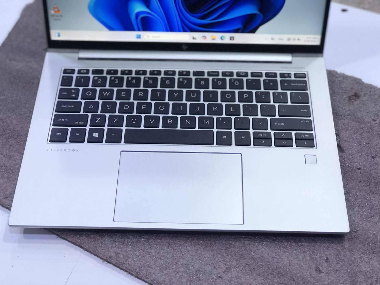 لابتوب Hp Elitebook 840 G9 للبيع
المواصفات:
• المعالج: Intel Core i7
جيل 12
• كرت الشاشة:  intel shared 
• الرام: 8 Gb
• التخزين: 512 NVMe SSD
• الشاشة: 14 إنج
• كيبورد ضوئي
. دقة الشاشة فول اج دي 1920* 1080 
• مناسب ، البرمجة،الدراسة ، والمونتاج

الملحقات:
شاحنة اصلية
الجنطة
ماوس وايرلس 

السعر: 550 الف دينار

*********** 

المكان: قضاء كلار. السليمانية
التوصيل متوفر لكل محافضات العراق
