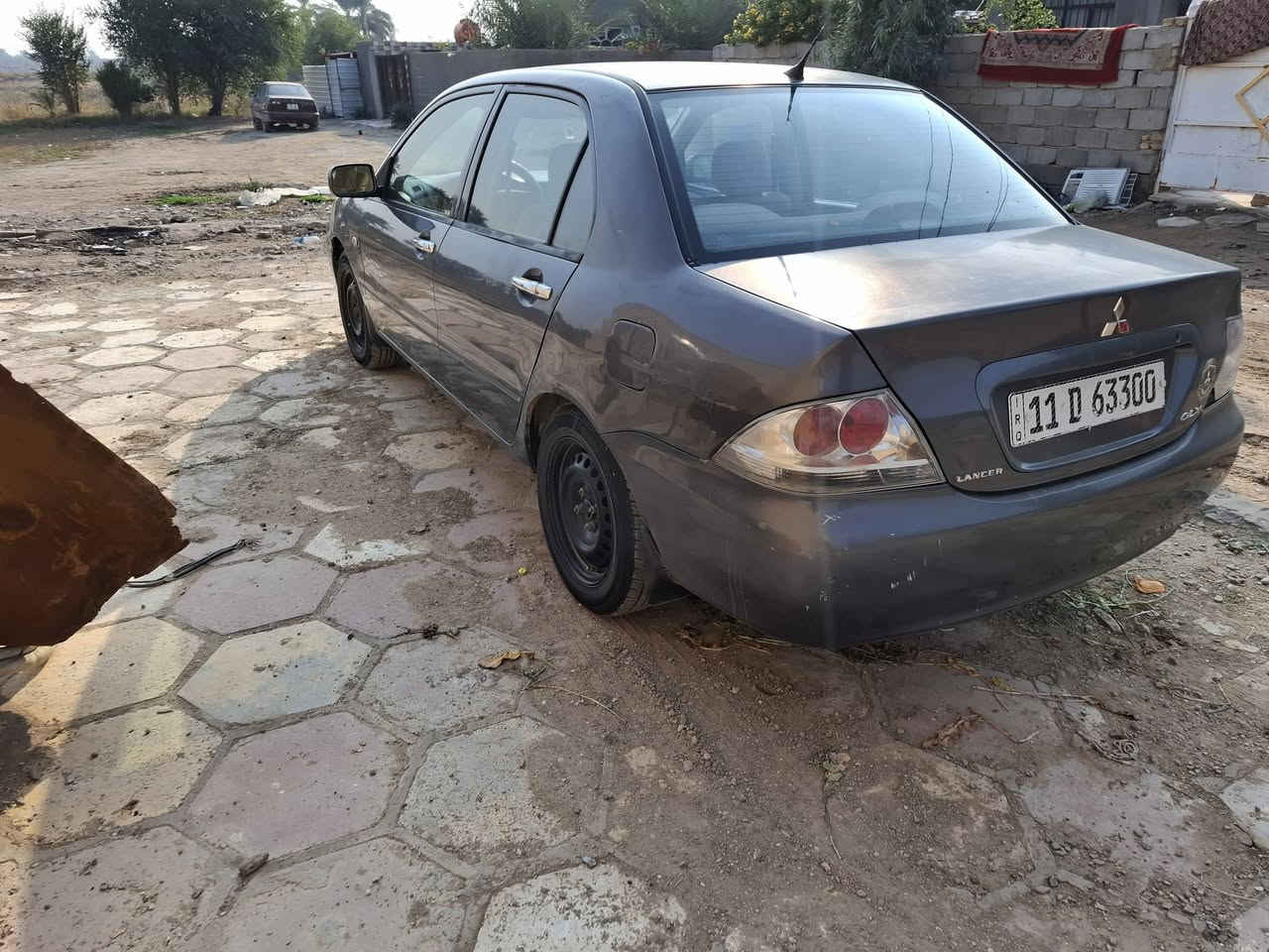 السلام عليكم لانسر موديل 11بغداد بسمي محرك ٢٠٠٠ محرك وكير وتخم تاير وتبريد وتدفئه وحداديه وسنويه كلهن جدد بيه صبغ جاملغ خلفي وتبديل باب خلفي نفس اللون السياره ماعايزه ربع مكاني حله 
***********
السعر ٧٨
