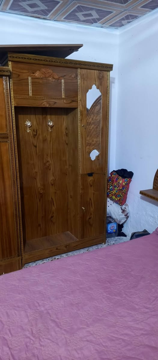 سلام عليكم ورحمة الله وبركاته ها قرفه مآل خشاب للبيع في حي الرحمه شارع عشرين قرب  حوزة الامام الصادق عليه السلام وليريد يتواصل على الرقم التالي ***********
