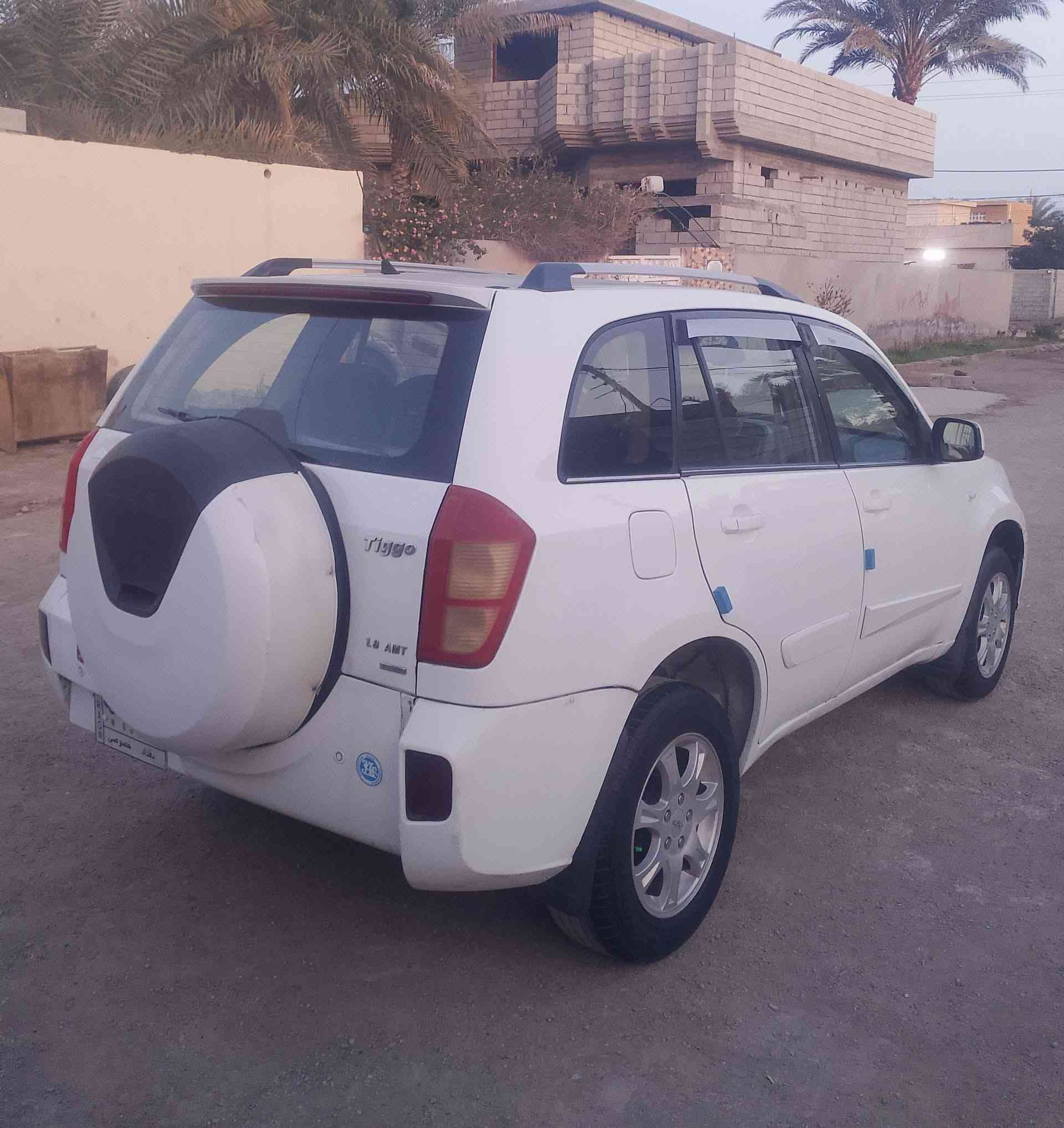 سلام عليكم تيكو 2013 مكفولة كفاله عامه من الحادث وصبغ وتبديل عله وضع شركه مكينه كير مكفولات 
صدر أمامي خلفي جديد تبريد ثلج جاهزه سياره 
رقم بغداد الماني تحويل ثاني يوم 
سياره جاهزه بدون كل نقص السعر (52) بيها مجال 
مكاني ديالى بعقوبة رقم هاتف ***********
