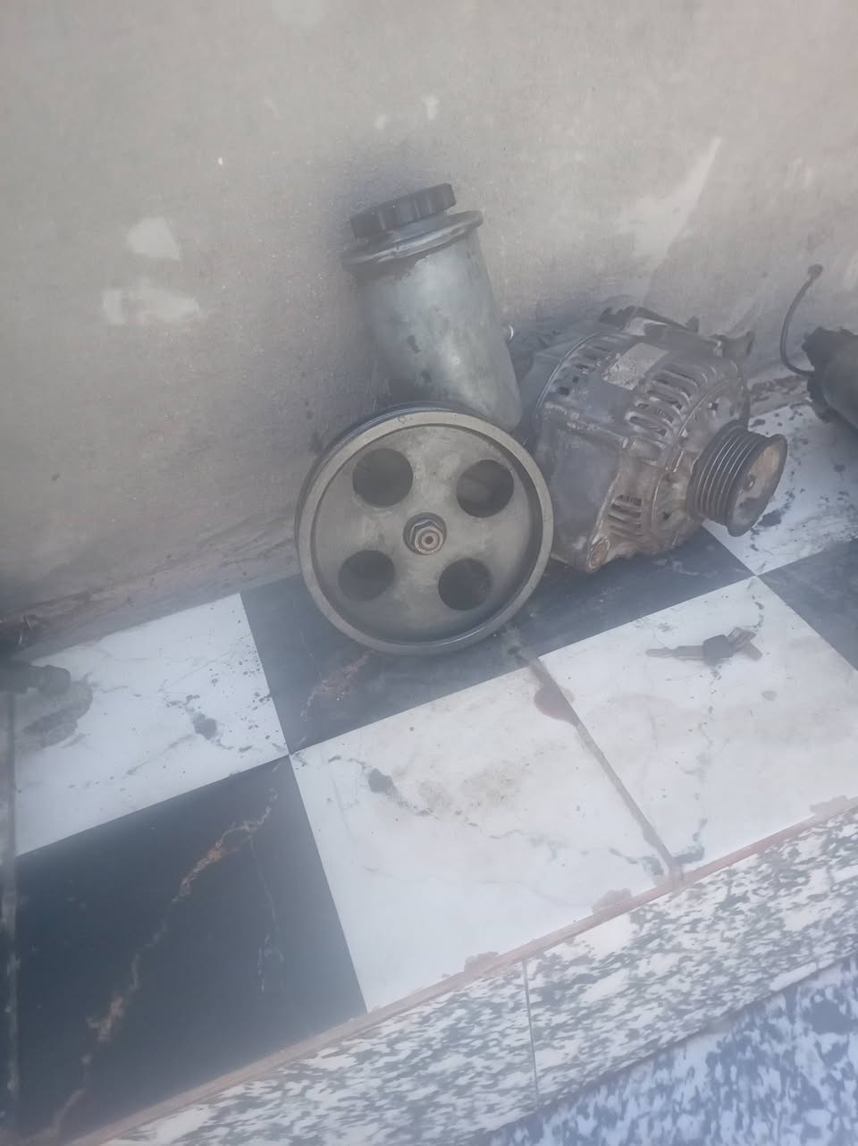 كير 2 ونص 3 خطوط جديد شرط  
باور جديد0 سلف جديد كلج مروحه جديد
عقل وضفير 2 ونص جديد السعر شلع 7 وراق
هاذه رقمي *********** 
دينمو شغال كمبريسر تبريد شغال ديلكو وتخم واير بلك اصلي 
تخم نوزلات وثلاجه 2 ونص جدد شرط
العنوان العماره المجر الكبير
