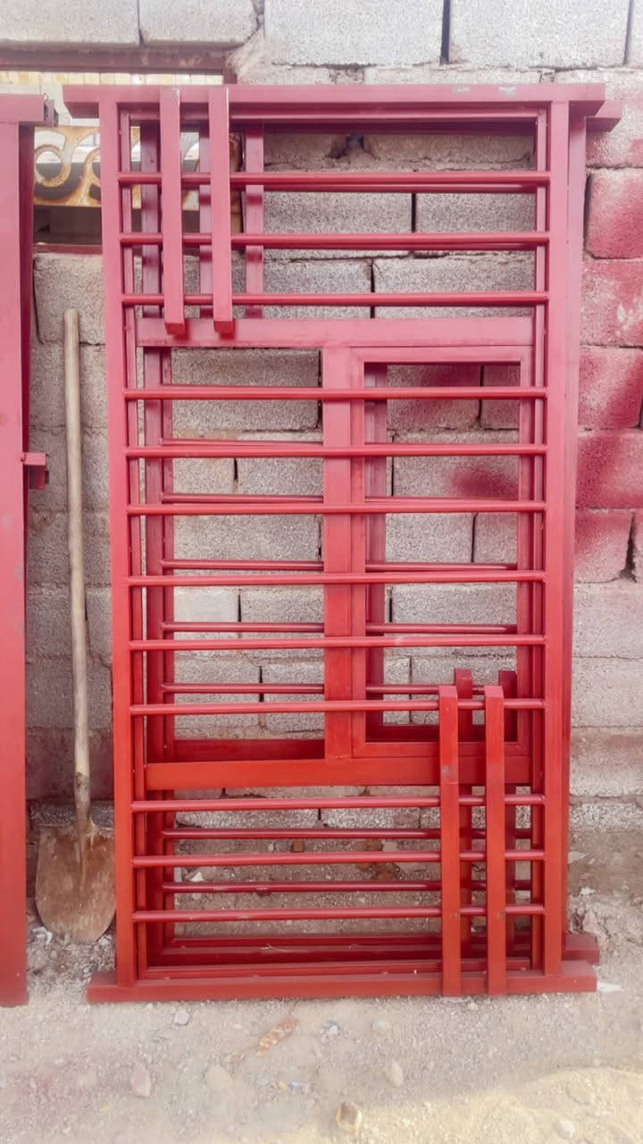 بسم الله الرحمن الرحيم يوجد لدينا جميع انواع الابواب والشبابيك جميع القياسات سعر المتر 45 وابواب خارجية العنوان قرب سيطرة الالبان القديمة هاتف ***********//***********
