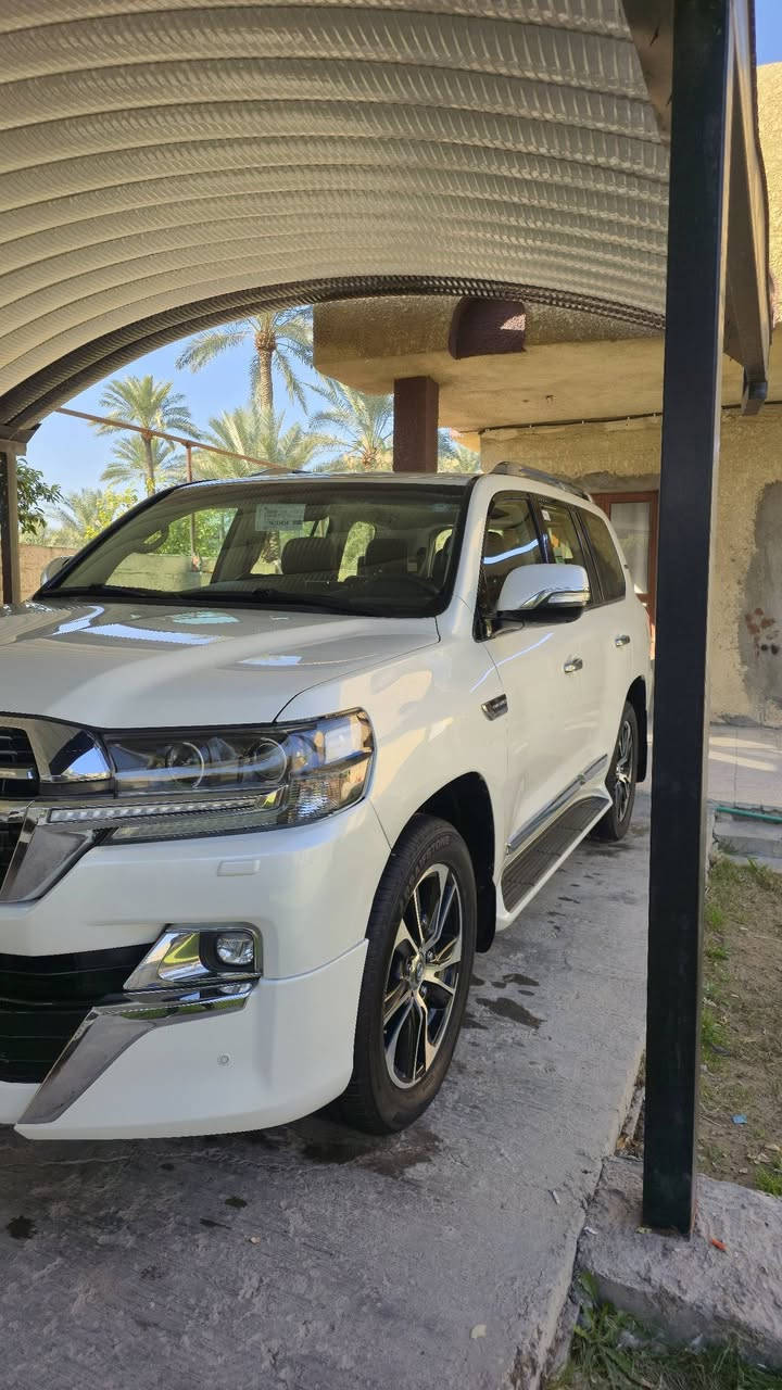 لاندكروز كراند تورنك موديل 2021  بحريني باب أول رقم أربيل بأسمي شرط التحويل مكفولة من الصبغ والحادث والتبديل والفتح عدى بارد قليل موضح بالسونر...
فول مواصفات 
محرك 8 سلندر 4600 / بصمة أبواب وتشغيل وتشغيل عن بعد/ فتحة سقف/ حساس أمامي وخلفي أصلي/ صندوق كهرباء/ 7 راكب / ثلاجة / كراسي كهرباء/ ثلاث شاشات/ فول لايت زينون/ زراك لايت / شاحن وايرلس/ وبعد اكو مواصفات معروفة للجناي..
بغداد الكرخ 
السعر 570 وبيها مجال للشراي 
***********
***********
