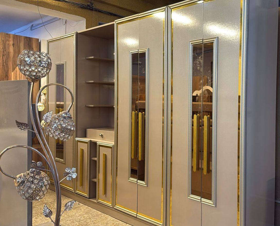 اثاث بيت للبيع نضيف جدآ
غرفه نوم مستخدمه فقط 3 اشهر 10 قطع السعر 700 
تخم نضيف جدا  السعر 350 
كاونتر تفصال + السنك مرمر  السعر 400 
ثلاجه بيها تصليح تبديل فريز السعر 200 
سبلت طنين الوادي جديد مستخدم فقط شهرين  450              مكيف ميديا  نضيف حيل السعر 250
مغاسل تعليك عدد 2 
المكان جسر ديالى قرب مستشفى ابن الخطيب 
***********
