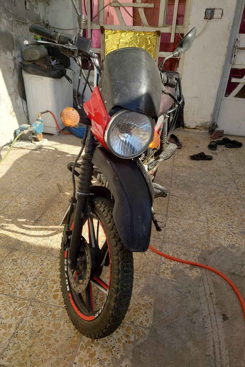 السلام عليكم بوكسر 22 رقم انكليزي نضيفة بالحسينية مال راشدية ب1750  ***********
