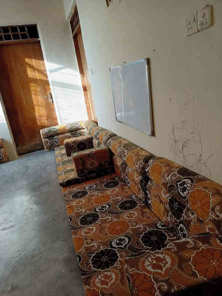 طخم مستعمل السعر 350 الف للاتصال ***********/***********
