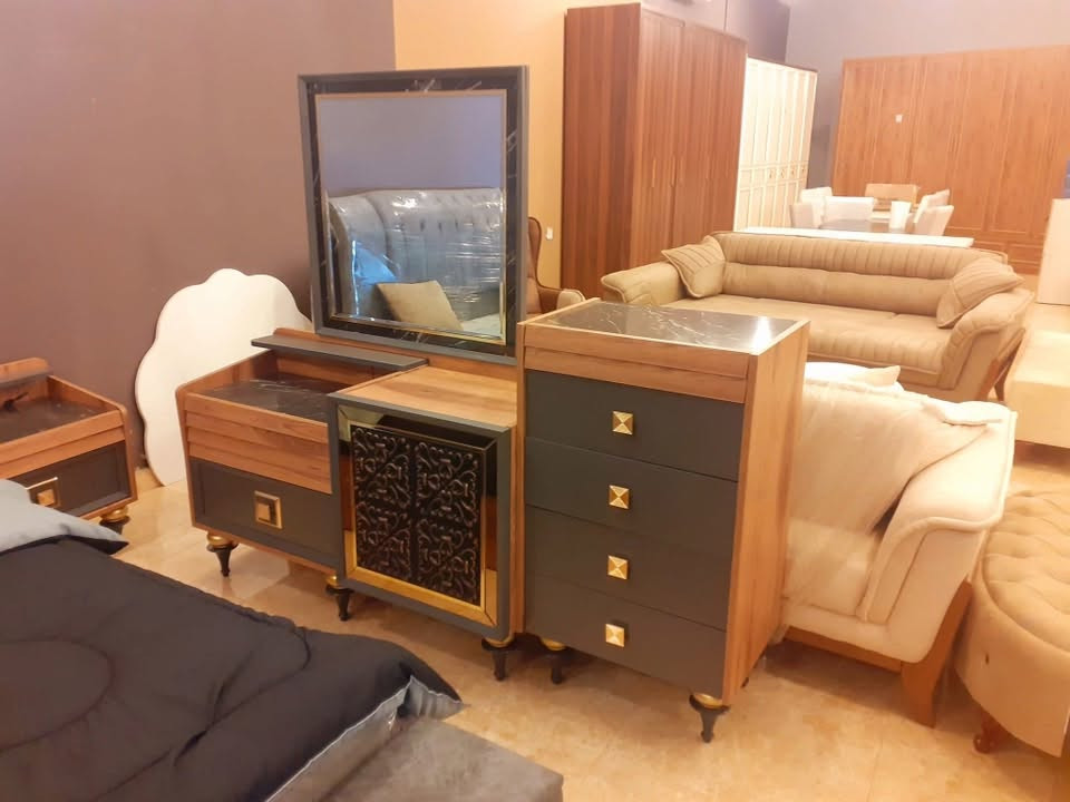 غرفه نوم تركيه ٦ قطع مستعمله قليل للبيع في بغداد 
سعر ٦٠٠ الف قابل للتفاوض
*********** واتس اب
