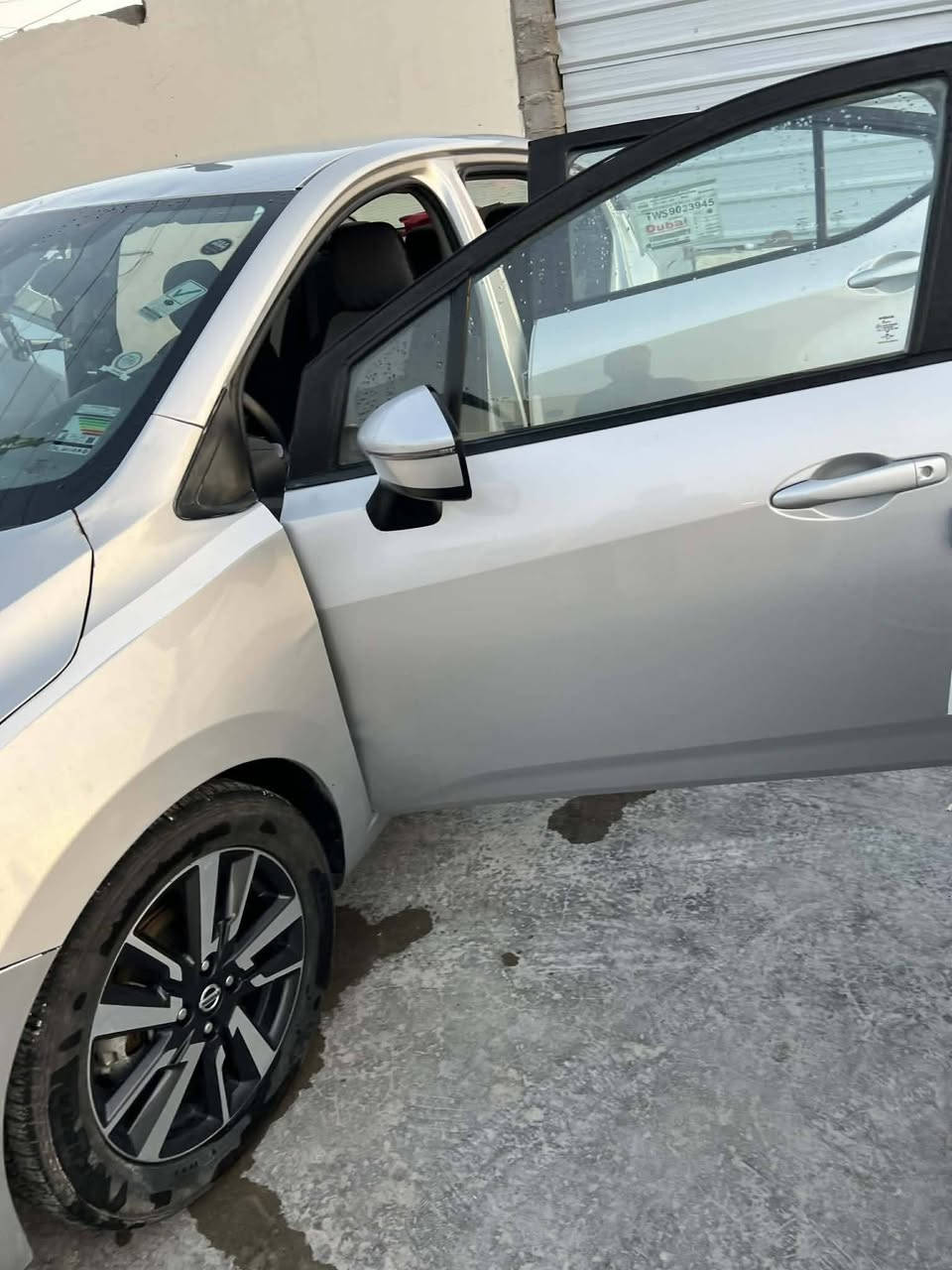 فيرسا موديل 2021 فول موصفات معوقين بعدله سنه وتصير حره جاملغ وبنيد حادث امريكي بدون داخل 
مكان ديوانيه 
***********
