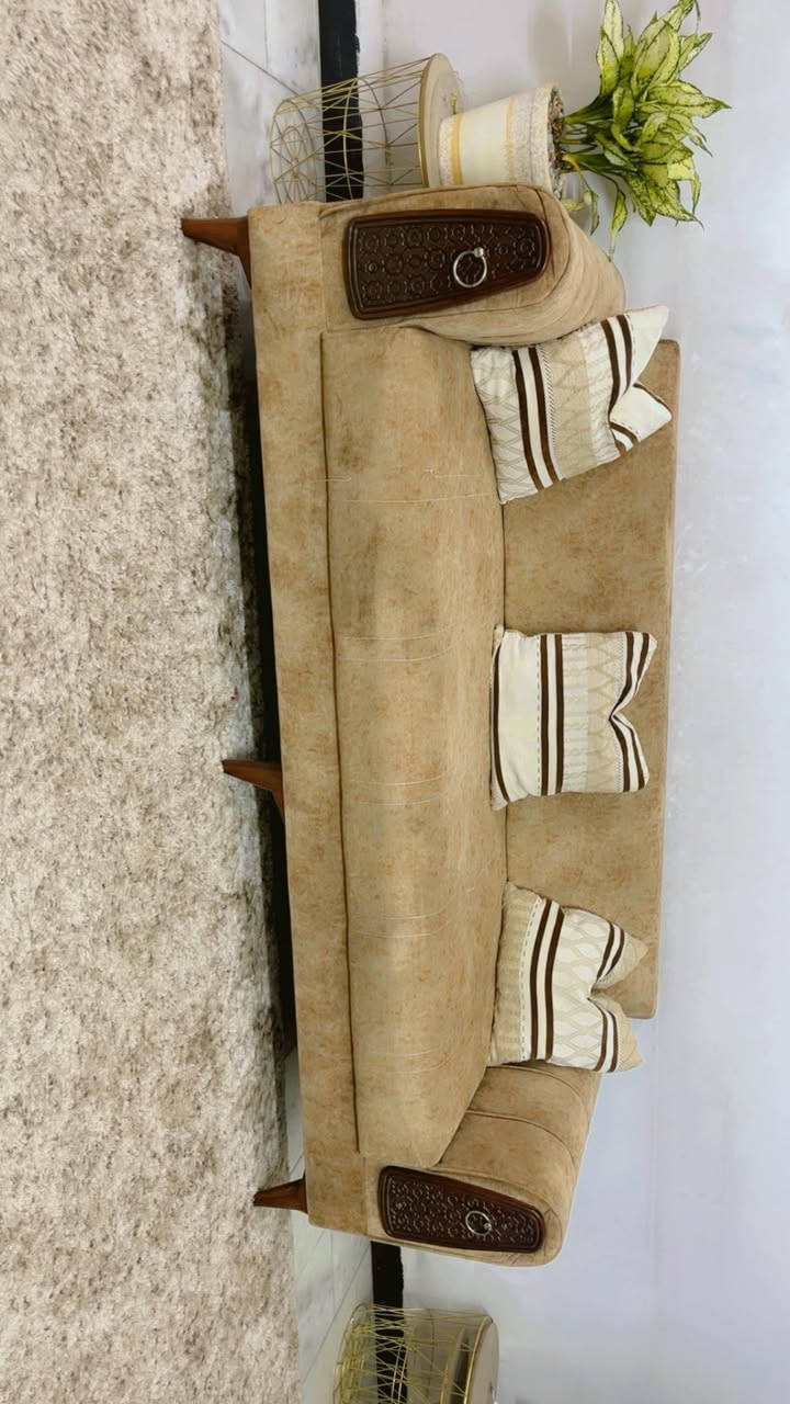 السلام عليكم تخم 8 مقعد  نظيف للبيع ب 200 والديوان 7 مقعد ثكيل ونظيف كلش ب300 للتواصل على الرقم ***********
