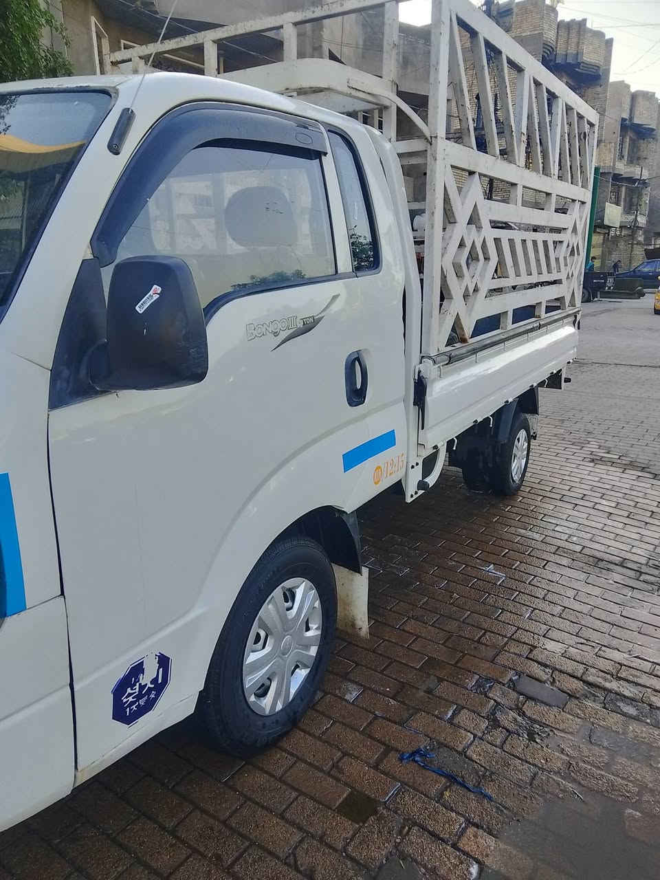 السلام عليكم كيا بنكو للبيع موديل 2005 رقم بغداد إنكليزي سنويه 30 مشروع وطني هزه جديده مكفولة من الضربه والكص والتبديل بيهه مكانات صبغ للجماليه مكينه مسكر محور بم ونوزل بيهه بخار قليل  كير اكسل مكفول شاصي مكفول رقم شاصي شعار مثبت بالسنويه سياره جاهزه السعر 75 وبيه مجال مكاني بغداد مدينة الصدر الشراي يخابر *********** غير متواجد على الفيس
