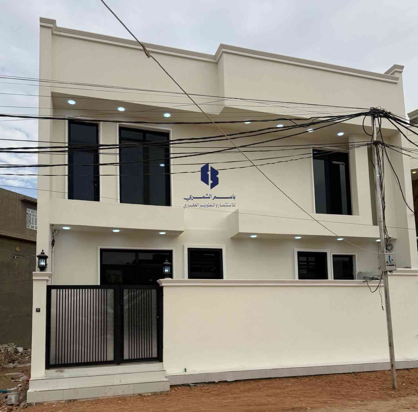 🏠 دار سكني فاخر للبيع 🏠

دار سكن بمواصفات عصرية فاخرة وبناء وفق أحدث الطرق الهندسية الدقيقة.

📍 الموقع: منطقة المدراء ، موقع مميز جدا _ خلف هيئة النزاهة 
📐 المساحة: 135 متر مربع، واجهة 11 متر.
🏢 التصميم: طابقين كونكريت مسلح، غير مسكون، يحتوي على 3 غرف نوم

✨ ميزة إضافية: تصميم عصري ومجهز بكل وسائل الراحة الحديثة.

لا تنسوا الاشتراك والمتابعة ليصلكم كل ما هو جديد في عالم العقارات!
____
                          المراجعة 
     ♦️♦️♦️مجموعة باسم الشمري♦️♦️♦️
      ♦️♦️للاستثمار والتطوير العقاري♦️♦️
الفرع الاول/بغداد،القادسية،قرب مجمع الوزراء
الفرع الثاني/الديوانية،الجزائر ،الشارع الخدمي،مقابل تقاطع أم الخيل
الفرع الثالث/الديوانية،العروبة،شارع  المتحف
____
للأستفسار الاتصال على📲
قسم المبيعات 📠
***********📱
***********📱

📲 حمّل تطبيق باسم الشمّري العقاري الآن من Google Play:
👉 [https://play.google.com/store/apps/details?id=com.basemShamry.app](https://play.google.com/store/apps/details?id=com.basemShamry.app)
🍏 قريبًا على App Store
