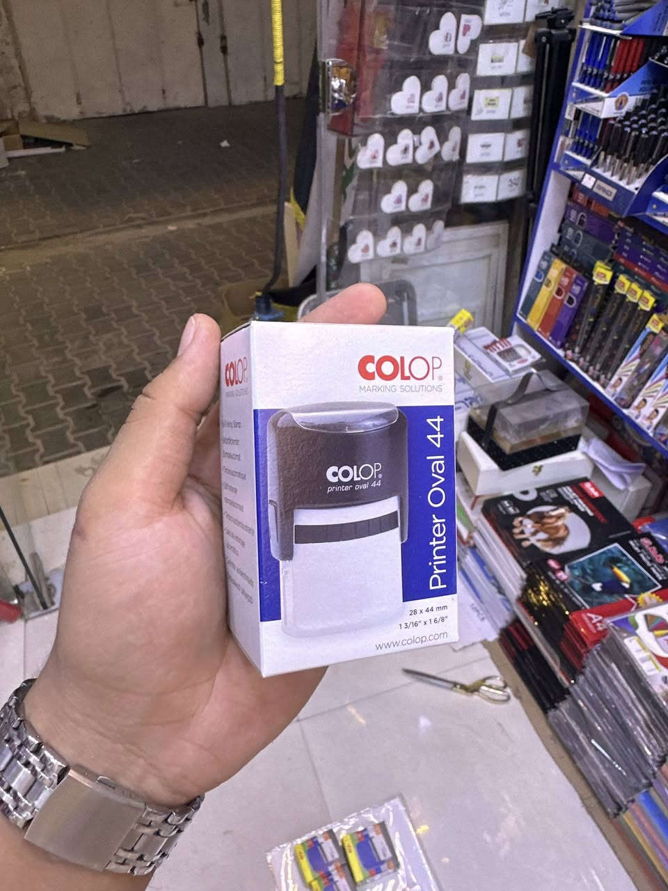 مكتبة بيت الهدايا توفر لكم مكائن الأختام الأصلية من ماركات كولوب وبابلون بجودة عالية ودقة ممتازة تناسب جميع الأعمال والمكاتب والشركات ✨

🔹 تتوفر لدينا مختلف الأحجام والأشكال  
🔹 صناعة ممتازة وعملية تدوم لفترة طويلة  
🔹 مناسبة للأختام الرسمية والتجارية والشخصية  

📍 العنوان: البصرة - العشار - شارع المطابع  
🚚 متوفر توصيل إلى جميع محافظات العراق  
📞 رقم الهاتف: ***********  

مكتبة بيت الهدايا — الجودة والثقة بكل ختم ✔️
