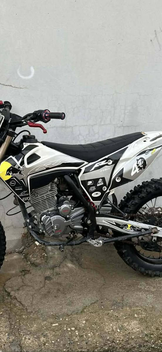 السلام عليكم قفاز CRX موديل 25 محرك كبس ماضروب عليه اصبانه سعر 900بيه مجال هاتف ***********

