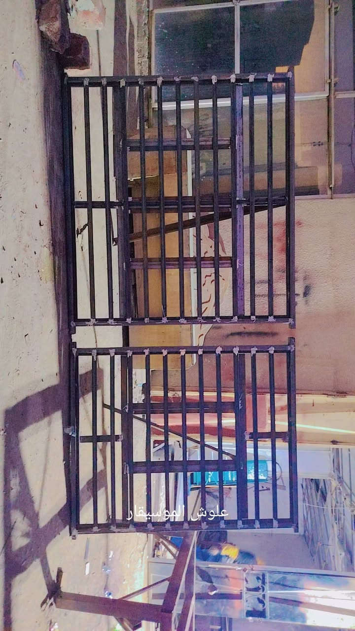 سلام عليكم  (حداد_ بيبان_ وشبابيك_ ومحجرات _وسقائف _وجملونات _وغرف سندويج -ودرج حديد ) بانسب الاسعار  وكافه اعمال الحديديه  رقم تواصل ***********_***********  علي البصراوي
