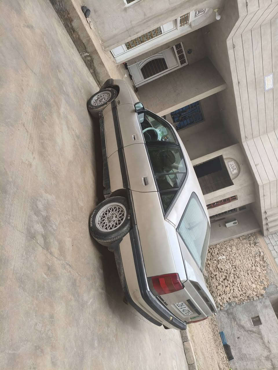 سياره اوميكا موديل 91⚡🚀
رقم مسطره سنويه مجدد 30 وكاله وتحويل 
 كير ومحرك بطه 💫.
كهربائية شغاله وجمات✨
غرفتها فووول نضافه 🎇
بدون خياس  سياره مال جنيه ما تصرف عليها 
يرهم للمرواس والبيع  سعرها مناسب
***********📞☎️
***********📞☎️
