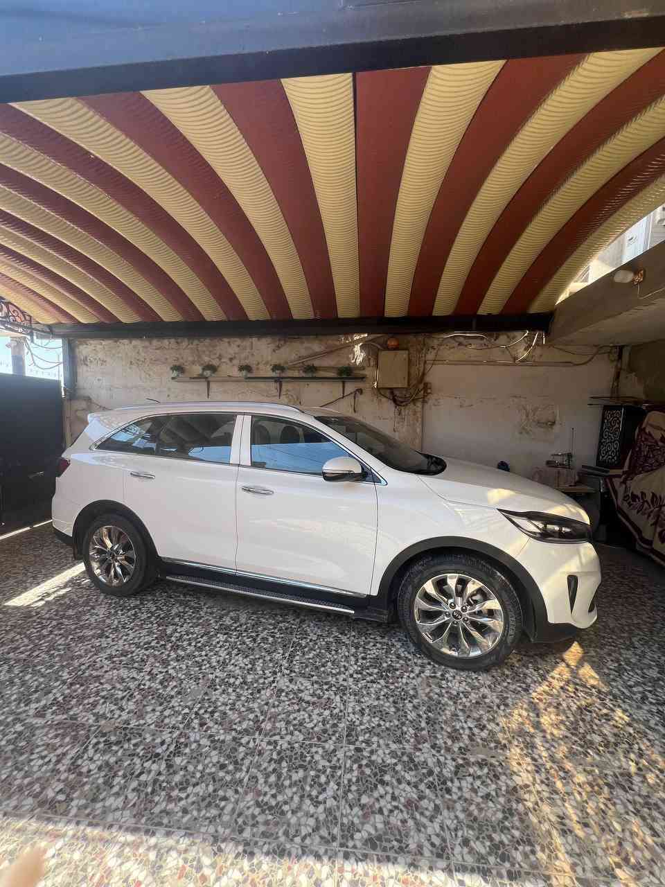 السلام عليكم  

 بدي وشاصي ومكينه وكير سيارة مكفوله عامه 

كيا سورنتو موديل 2018 شكل العشرين  خليجي محرك مكفول كير مكفول 

السيارة 

6سلندر 7 راكب 3 قطع تبريد 

حساس امامي خلفي 

 تخم تاير جديد وباتري جديد جنطه كهرباء

السيارة ماشيه 68

255مجال  حك جيه 

‭٠٧٨١ ٢٧٩ ٠٨٠٣‬ / رقم الهاتف
‭٠٧٧١ ٢٣٠ ٥٢٨٢‬

بغداد  النهروان 💙❤️
