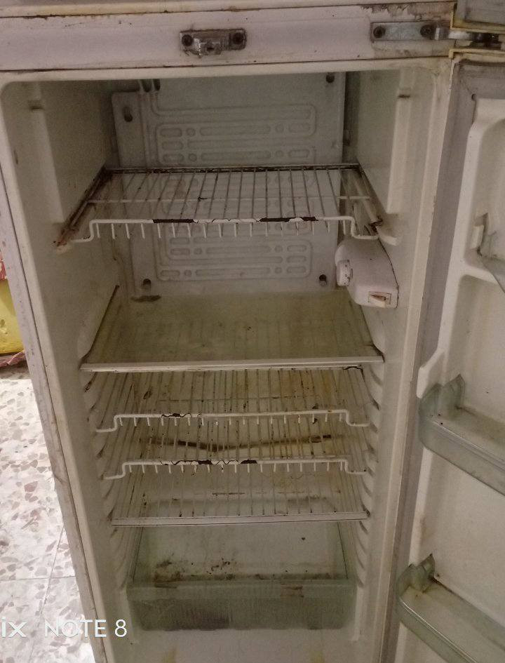 السلام عليكم ثلاجه البيع نضيفه كلش سعرها 125بغداد الامين ثانيه ***********
