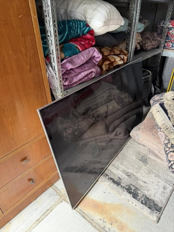 شاشةlg
65 
4k
اصلييي صناعه كوريه
بيها  خط اخضر  ماياثر ابد وميبين شاشه وايفاي سعرها 400 ***********
