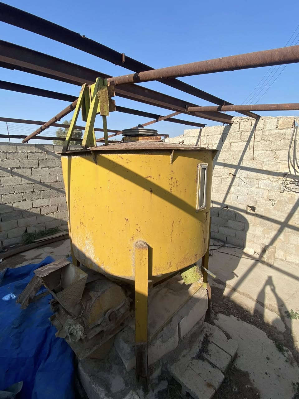 السلام عليكم 
يوجد جاروشه علف للبيع 
لاستفسار ع الرقم 
 اتصال ***********
واتساب ***********
