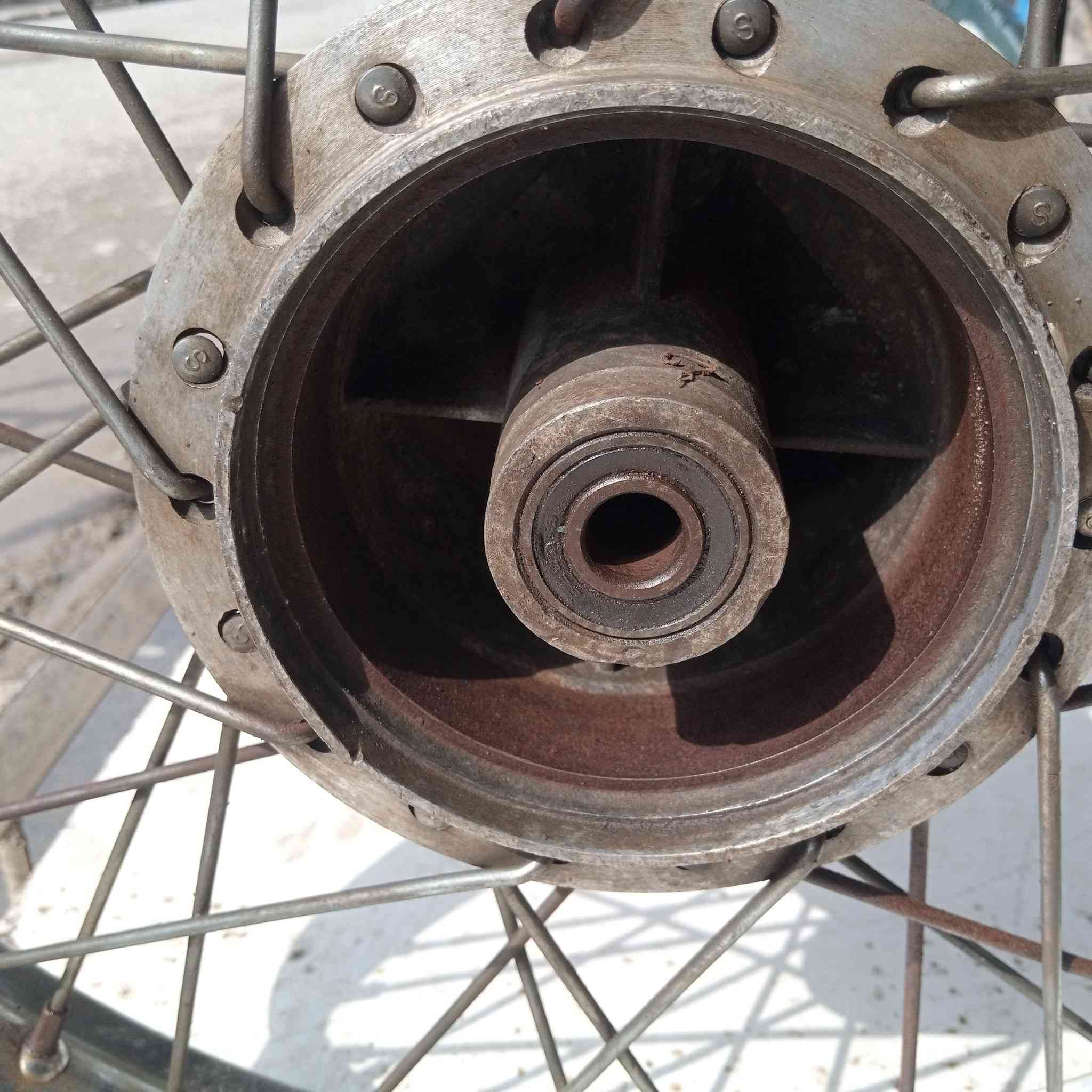 سلام عليكم ويل خلفي دراجه اربعه كير للبيع
بعده بلادي مستخدم شي قليل بس شويه بيه زنجار 
السعر 25


**إذا كنت صاحب هذا الإعلان وتريد حذفه لأي سبب، رجاءا أرسل رسالة إلى الدعم الفني**