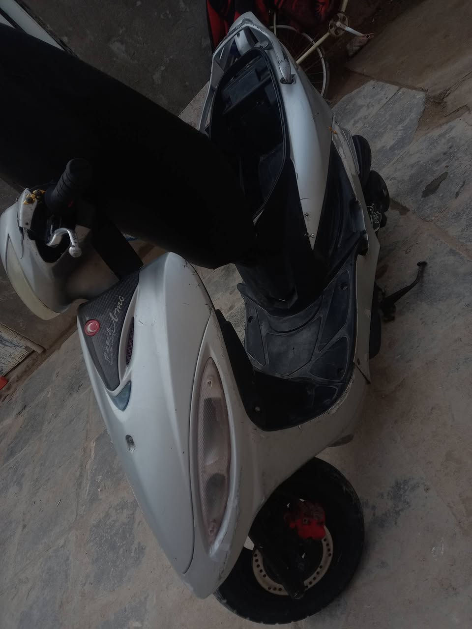 السلام عليكم دراجه جي فور يباني جاهزه نكره سلف محرك ناعم وسريع كهربائيات كله شغاله بريكات دسك مامي وخلفي دراجه خير من الله ما تعبك كامله مكمله خاص مفتوح وهذه رقمي ***********
