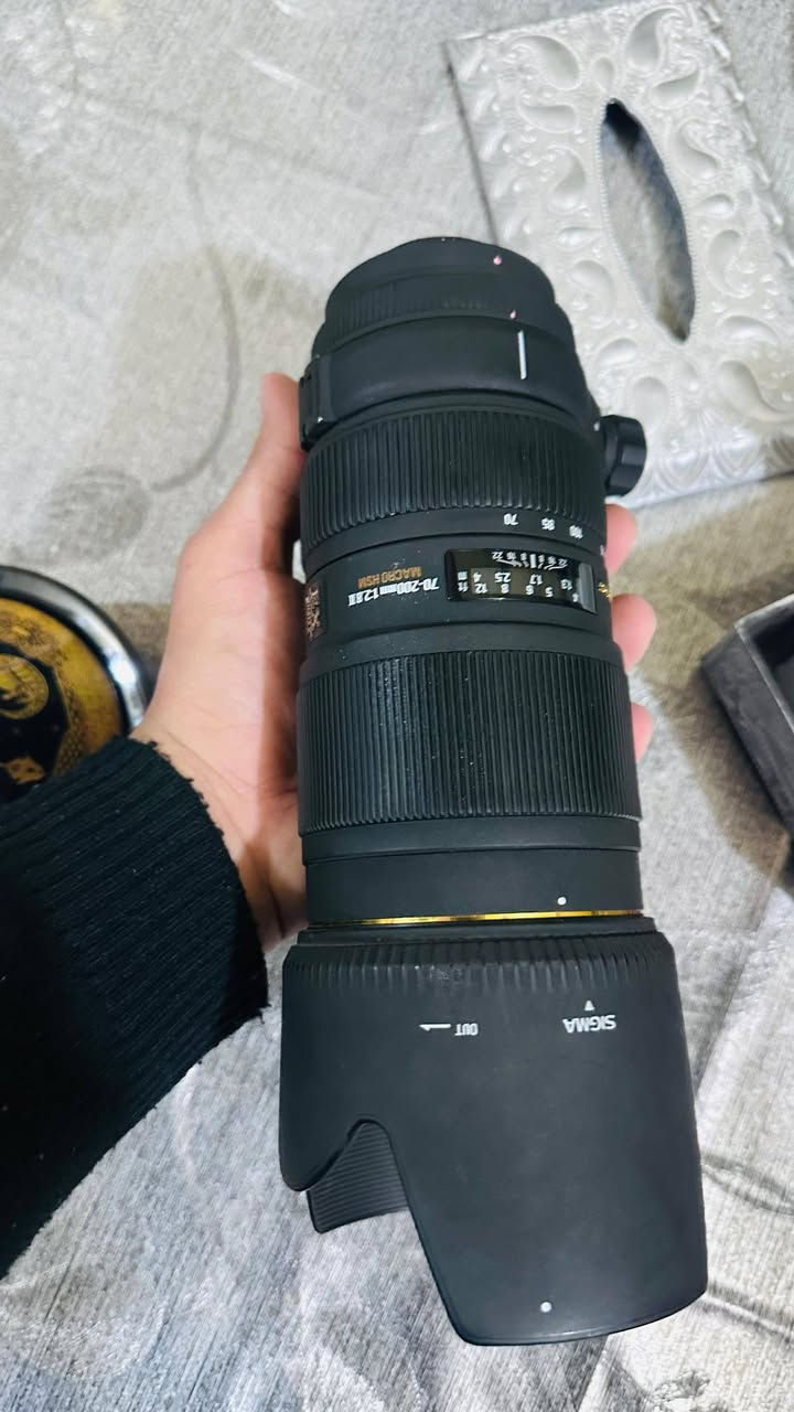 سلام عليكم  زوم 70. 200 سكما جيل الثاني نيكون زوم كلش نضيف كبالل عينك تجي تفحص واخليك علة راسي ماتشتري لا تعامل 600 وبي مجال للطيبين مستعجل علة بيعته.  ***********

