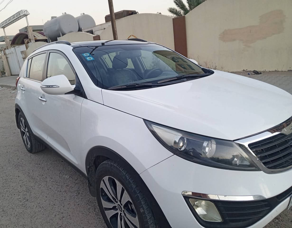السلام عليكم.للبيع سبورتج خليجي فول مواصفات ما عدا البصمه محرك دوش  بانوراما اشاير بالمري شاشه كبيره مري شفط تحكمات استيرن صدر جديد تخم تاير جديد ارضيه جلد كشنات جلد سياره احلى من الصور جدا نظيفه باسمي مشروع وطني رقم بغداد دولي السعر ب 130 وبيه مجال للشراي ..موبايل ***********.... ملاحظه البيع شرط التحويل باسمك
