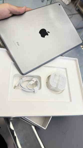 ايباد 9 ذاكرة 64 الجهاز لامفتوح ولا مصلح كله شغال 100‎%‎
ملحقات كامله + وصل ضمان من المركز السعر 250 الف قفل🔥
بغداد / البياع شارع 20 اسم المحل مركز حسان للموبايل 
ومتوفر خدمة توصيل لجميع محافظات العراق 
***********
