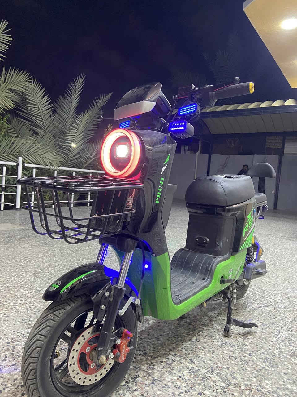 السلام عليكم دراجه شحن R9 جديده موديل 26اخت زيرو بطاريات 5زغار لصلايات  مكفوله كفاله عامه سعر 450 عنوان بغداد جسر ديالى القديم   . ***********
