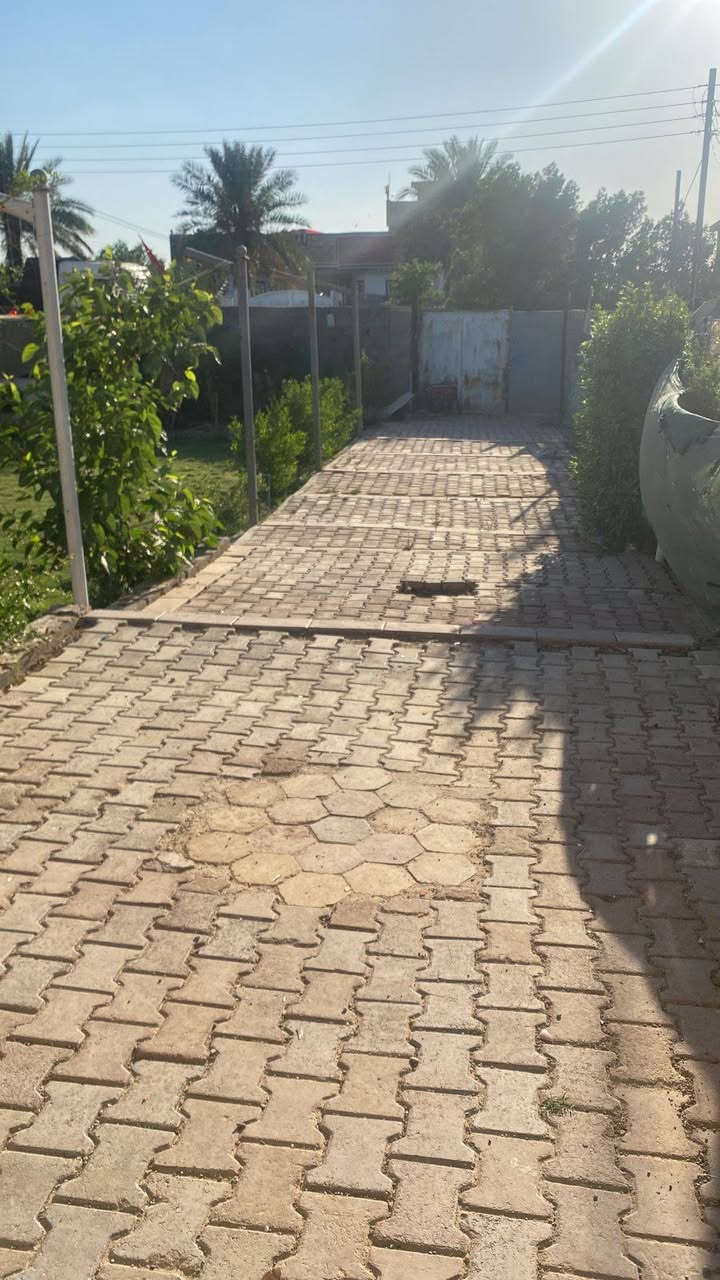 بيت مساحه 1000متر سند 35منطقه السياحي خلف مدرسه مسقط قرب السده يتكون البيت من غرف عدد2 غرفه 5/50في4
والثانيه 7/50في4/50 داخل الغرفه حمام +منزع. يعني سويت صاله 8في4 مطبخ عدد2حار وبارد حمام 2/50في2/50 نقص البيت استقبال ودرج وبضهر البيت مسبح 6في3 قيد الانشاء
السعر100قابل للتفاوض 
هاتف ***********
