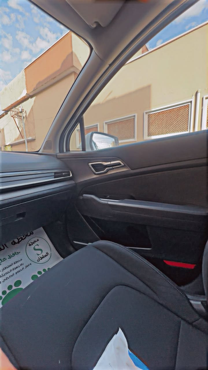 إسلام وعليكم سبورتج 2024السياره مكفوله على وضع الشركه فول عدا الفتحه ماشيه 27الف بيها بس رصعه بسيطه بل دعاميه خليجيه السياره بانزين $218وبيها مجال 
***********
