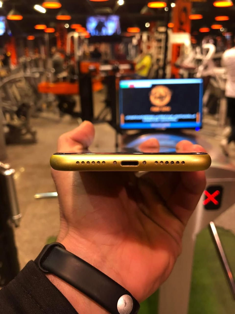 آيفون 11 العادي للبيع
جداً نظيف و كلشي شغال بي حتى فيس إيدي شغال  نضافه 100% 

فقط شاشه و بطاريه مبدلات 
الشاشه اصليه مبدله و الفيس ايدي شغال
و البطاريه احسن نوعيه بالسوك 
فقط هذه غير شي كفاله 

ذاكرته 128 و بطاريته 100% 
و السعر 190 ألف قفل قفل اخوان 
مكاني بغداد عامريه 
رقم الواتساب *********** فقط واتساب
ماعندي توصيل للأسف
