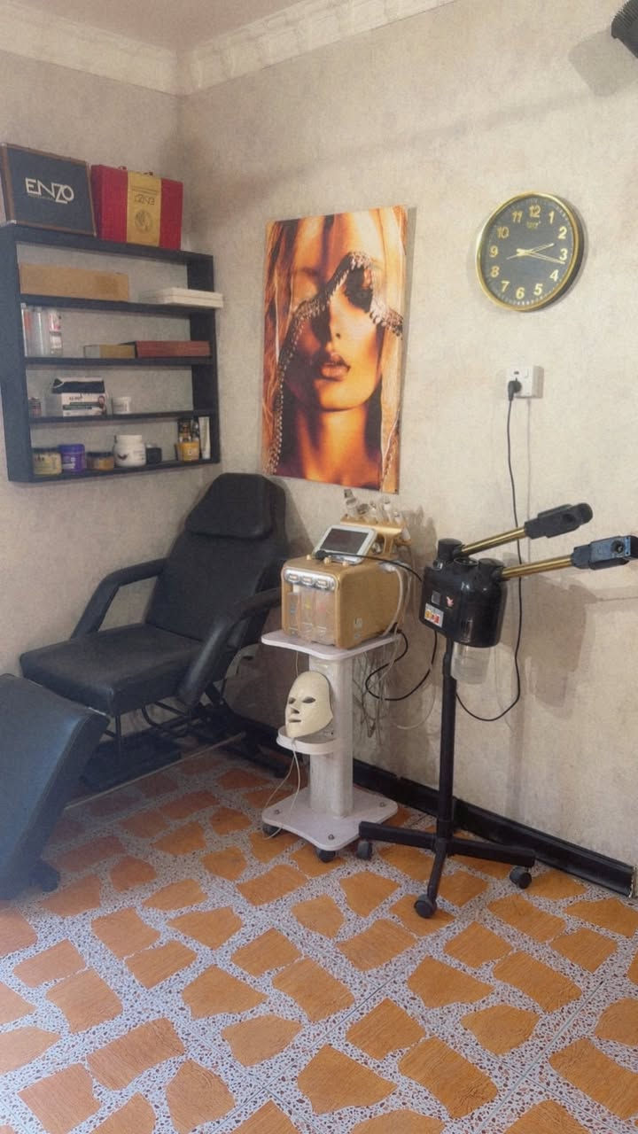 سلام عليكم غراض صالون للبيع واتسب ***********
