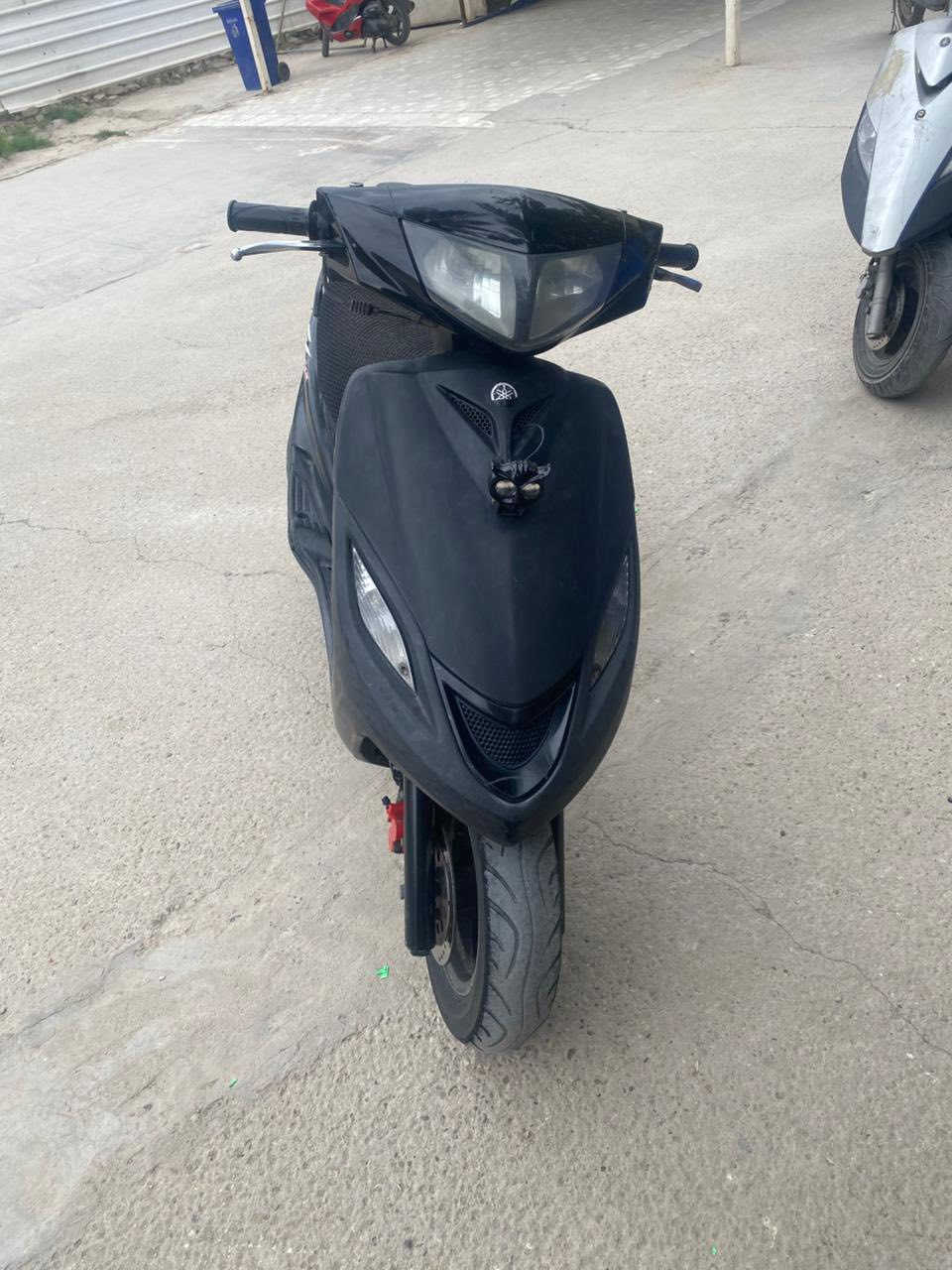 السلام عليكم اخوان من رخصه الادمن المحترم دراجه ماكس ١٤٠  درجه نضيفه صارله يمي سنه دراجه ما شكت ابد بس قبل ٤ اشهر جفتهه لان بل أساس جانت مكينته مو صافيه هسه الدراجه صارت ليره شغل وطلع  كهربائيات كله شغاله فقط عداد البانزين 

والسرعه واكفات الدراجه نصبتهه حلوهه 

   ألهاتف: ***********
السعر :450 وبيهه مجال للطيبين 
العنوان : الغزاليه شارع المشجر
