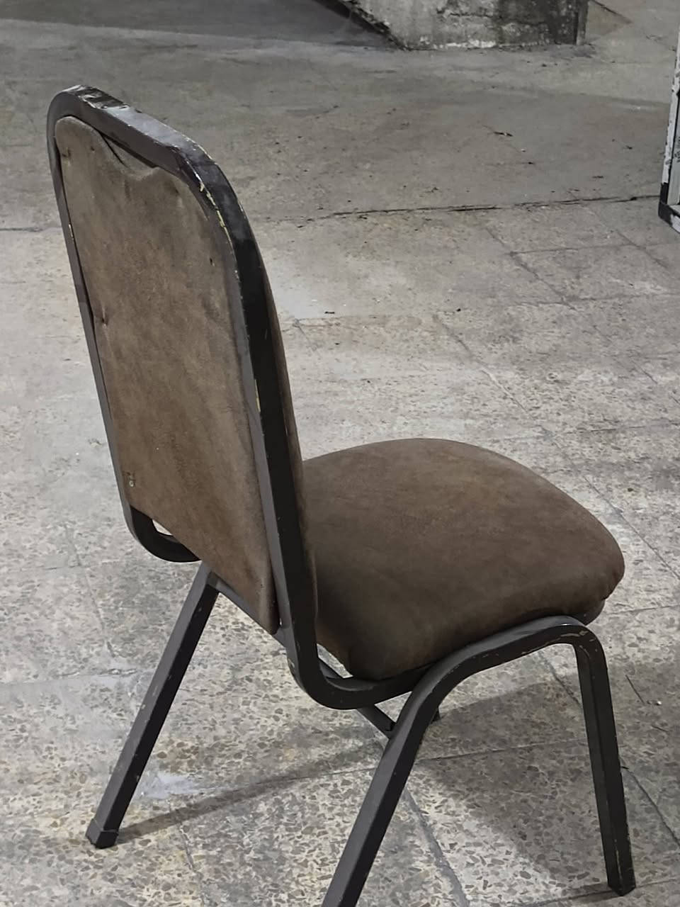 كرسي مطعم عدد 100تقريبا
***********
