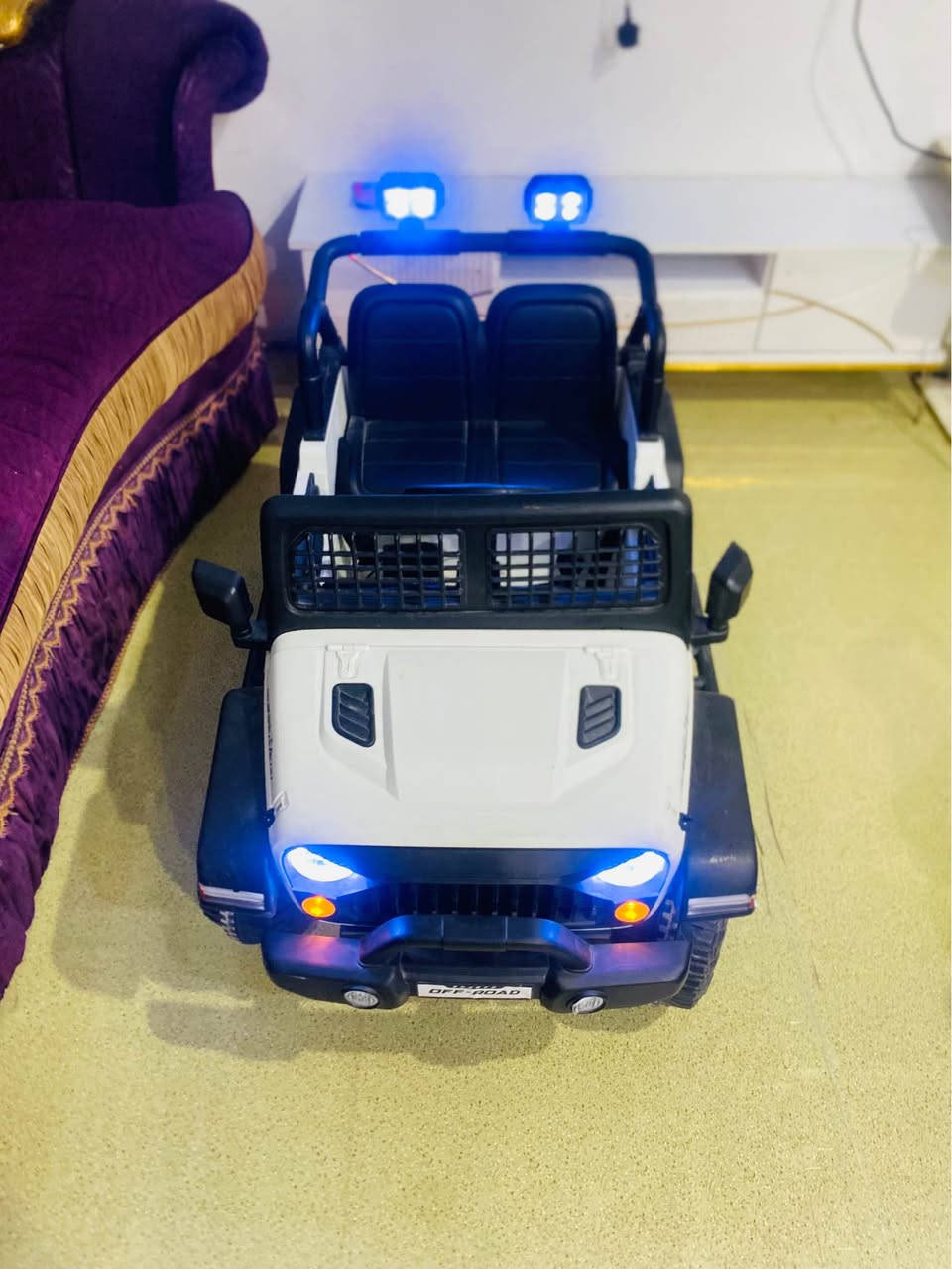 سيارة اطفال شحن نوعية جيب نفرين حقيقي كاملة بطارية 12v شاحنة وريمونت تحكم عن بعد اخت الجديدة كلشش نضيفةةة وححلوةة رايدها ب150 وبيها مجال قليل 

***********
مكاني البصرة المعقل البصرة, العراق
