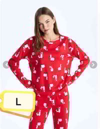 عندي شلعة ملابس نسائي تراك فرو وفروة نسائية برنص واطفال شي ان وبات بات...