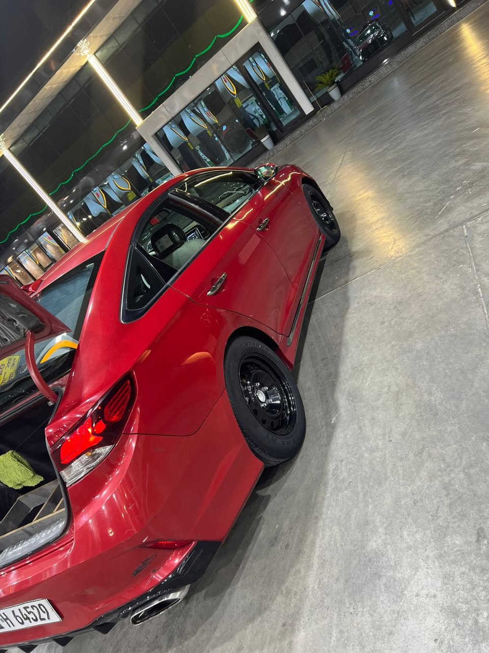 السلام عليكم  سوناتا موديل 18 وارد امريكي سبورت حادث سرقه جاملغ امامي ايمن و صبغ بيبان ثنين صفحه الصدر ( كلير ) عليها منضومه غاز 60 لتر مكينه وكير كفاله من فتح برغي  مدوشمه عام كاعيات و كشنات و صندوك عليها منضومه زنون عالي ناصي 
* موصفاتهه 
* فتحه
* بصمه 
* شاشه كبيره 
* كشنات تدفئه 
* كشنات كهربا
* رادار خلفي 
* مرايه  الوسطيه عاكسه للضوء
* فول تحكم ستيرن
* دبل كزوز 
* صندوك ذكي  
* نقص السياره صدر بي صوت 
للبيع السعر  130 وبيها مجال حك الجيه مكاني بغداد حي البنوك ***********  ابو شهم
