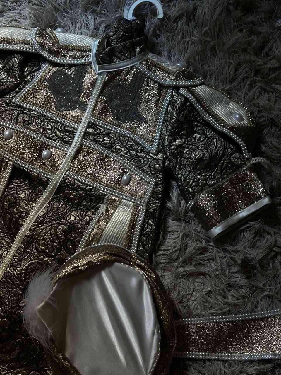 زي. سلطان متكون من 6 قطع  يلبس من سنه إلى. سنتين


**إذا كنت صاحب هذا الإعلان وتريد حذفه لأي سبب، رجاءا أرسل رسالة إلى الدعم الفني**