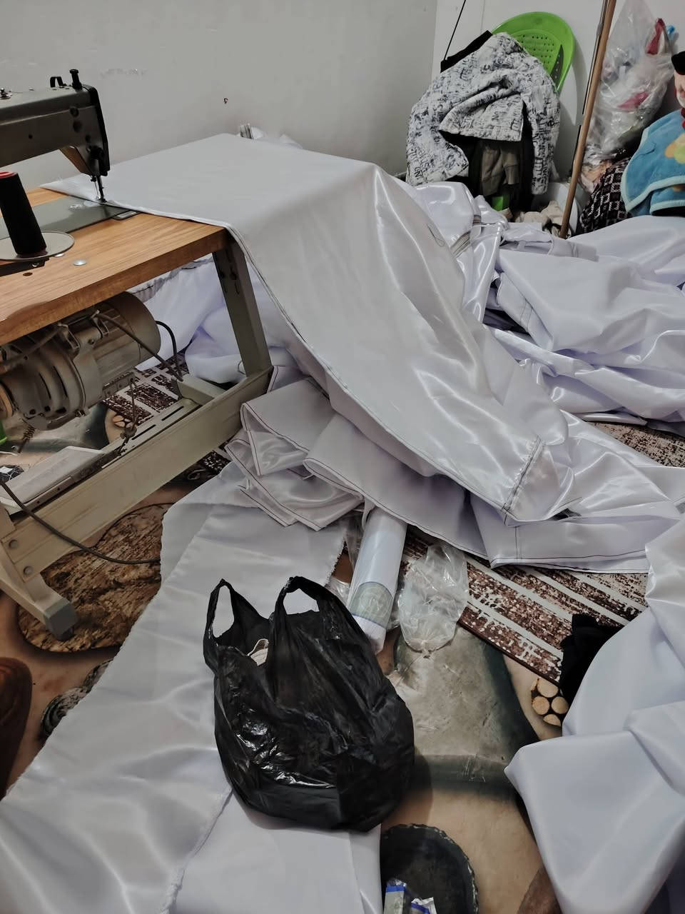 خياطة چوادر خطوبه أبيض خامه ستن الچادر طوله 8 متر 5 اقواس والطراحيه 2 متر سعره 225 ألف وبي مجال قليل.
*********** بابل الحله قرب البوابه الجنوبيه يوجد توصيل لكل المحافظات
